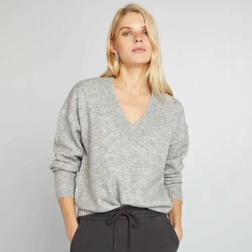 pull en maille à col v gris pull en maille à col v gris