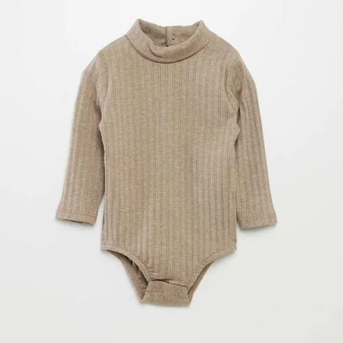 body côtelé col roulé beige