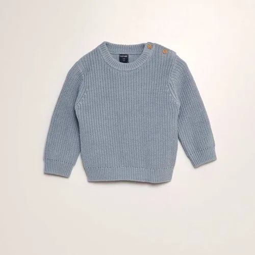 pull en tricot bleu ciel