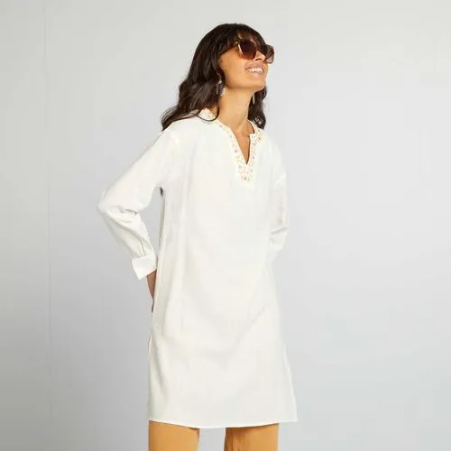 blouse longue en lin avec col tunisien blanc blouse longue en lin avec col tunisien blanc