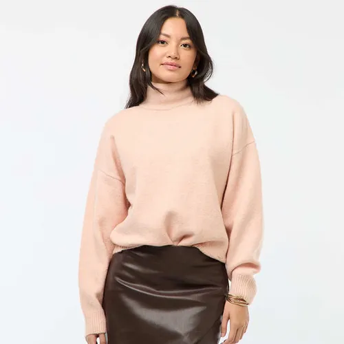 pull doux avec fente bijou au dos rose