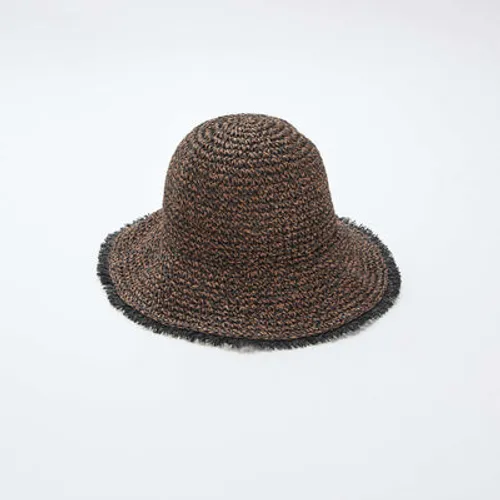 chapeau forme cloche en paille marron